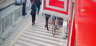 Bursa'da bisiklet hırsızlığı güvenlik kamerasına yansıdı
