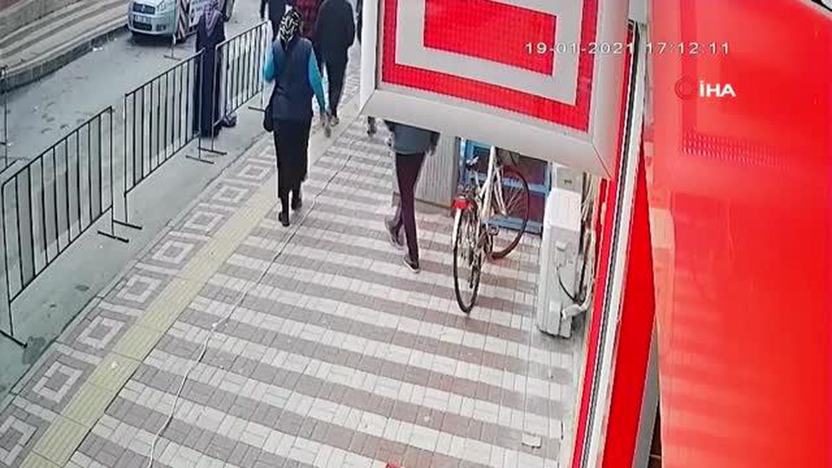 Bursa'da bisiklet hırsızlığı güvenlik kamerasına yansıdı