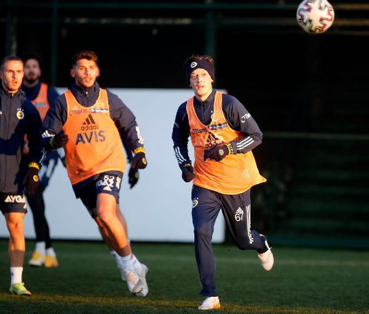 Fenerbahçe\'de Bright Osayi-Samuel ilk idmanına çıktı