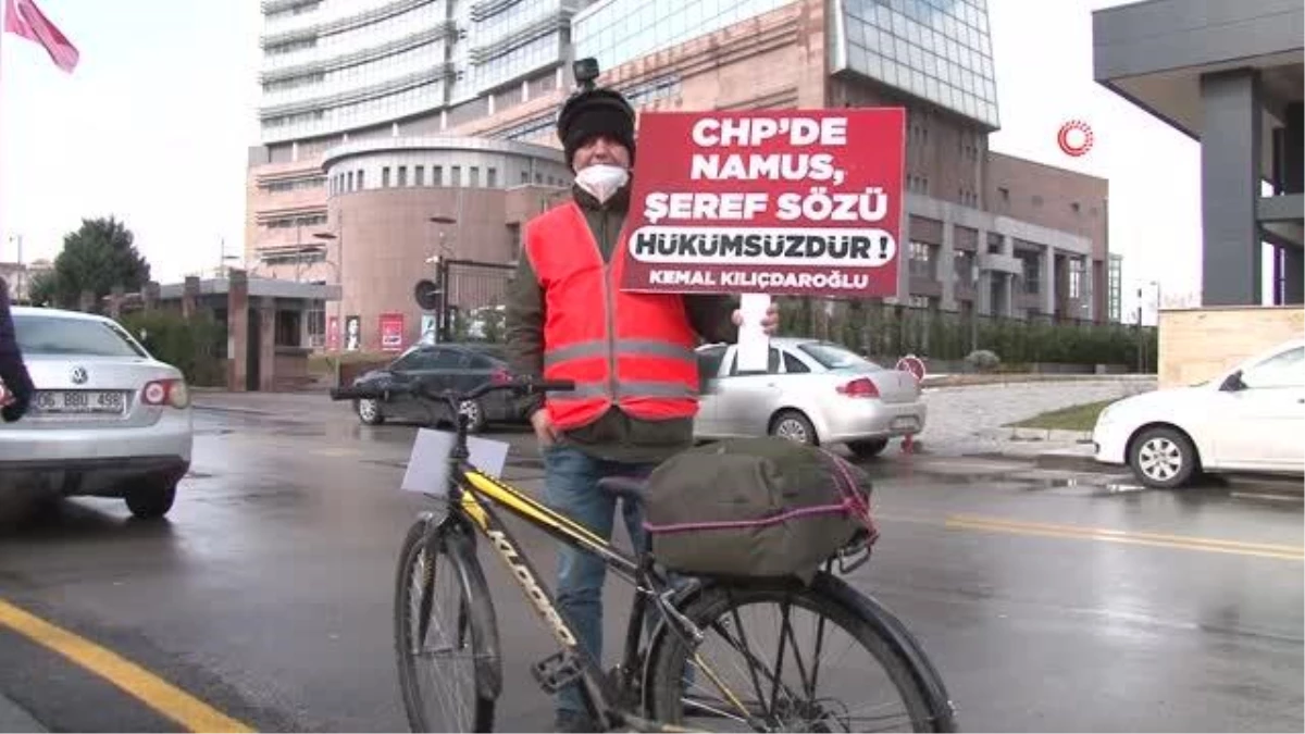 İSPARK\'tan çıkartılan işçiden CHP Genel Merkezi önünde bisikletli eylem