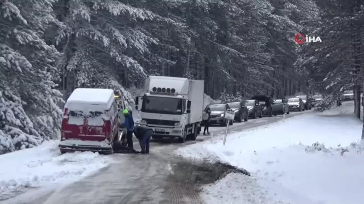 Kazdağları\'nda buzlanan yollar çileye döndü