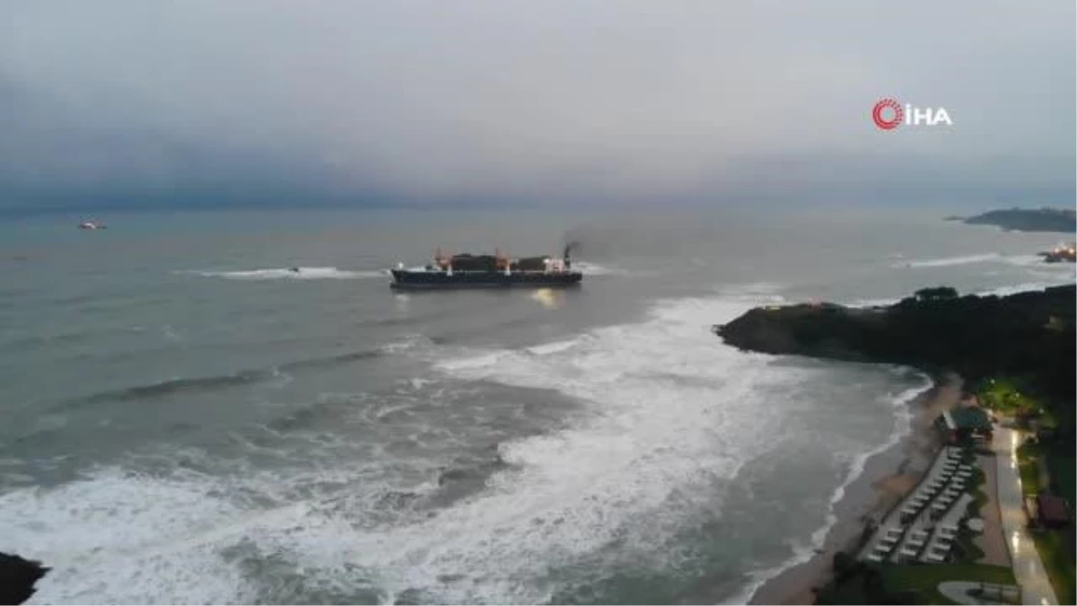 Riva\'da karaya oturan geminin son hali havadan görüntülendi