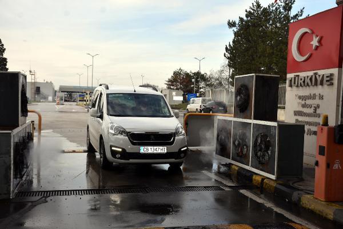 Bulgaristan, PCR testi zorunluluğu getirdi