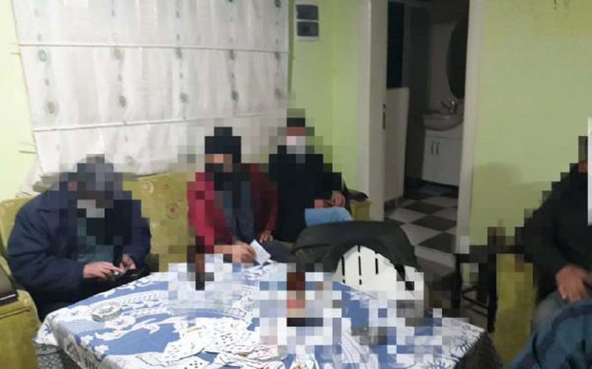 Evde kumar oynayan 31 kişiye 106 bin 516 lira ceza