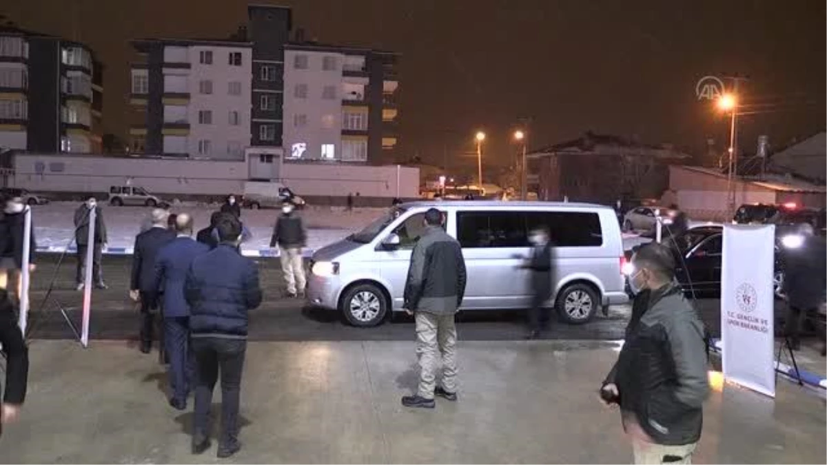 Gençlik ve Spor Bakanı Kasapoğlu, gençlerle bir araya geldi