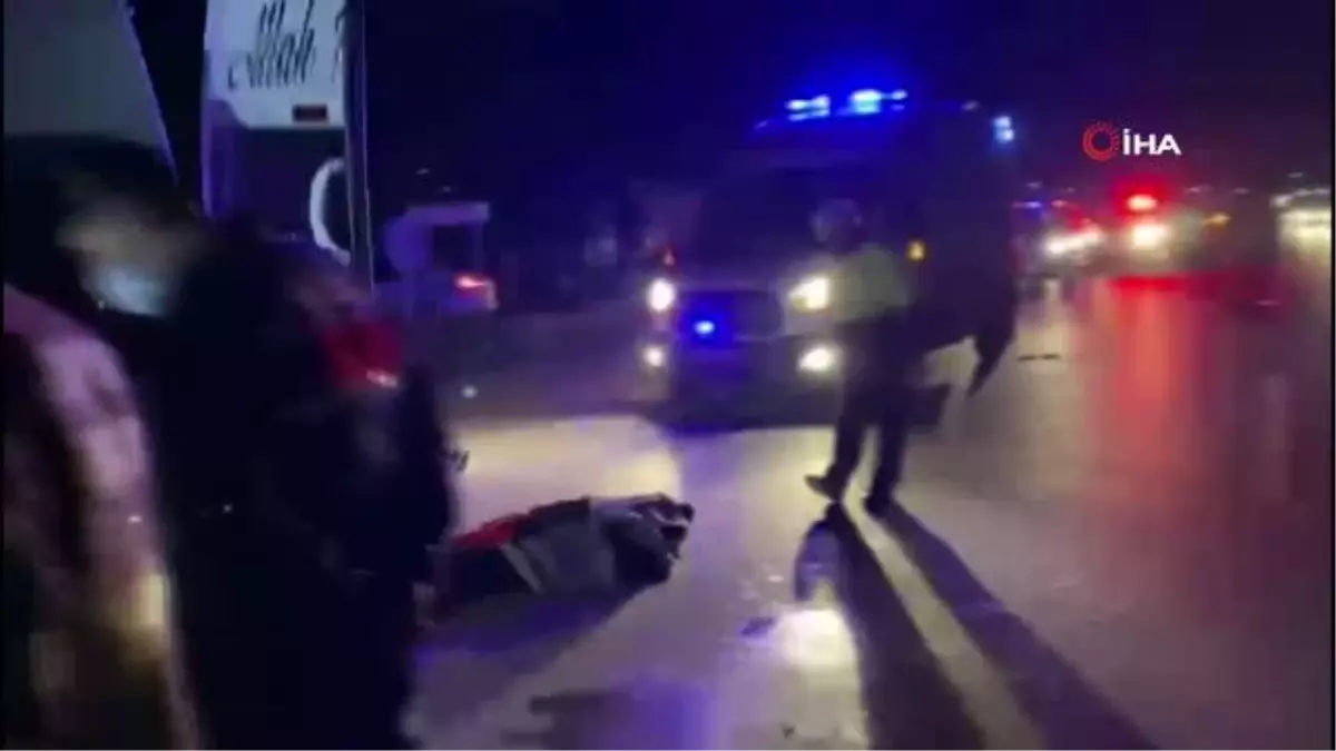 İşçi taşıyan minibüs TIR'a çarptı : 3 ölü, 9 yaralı