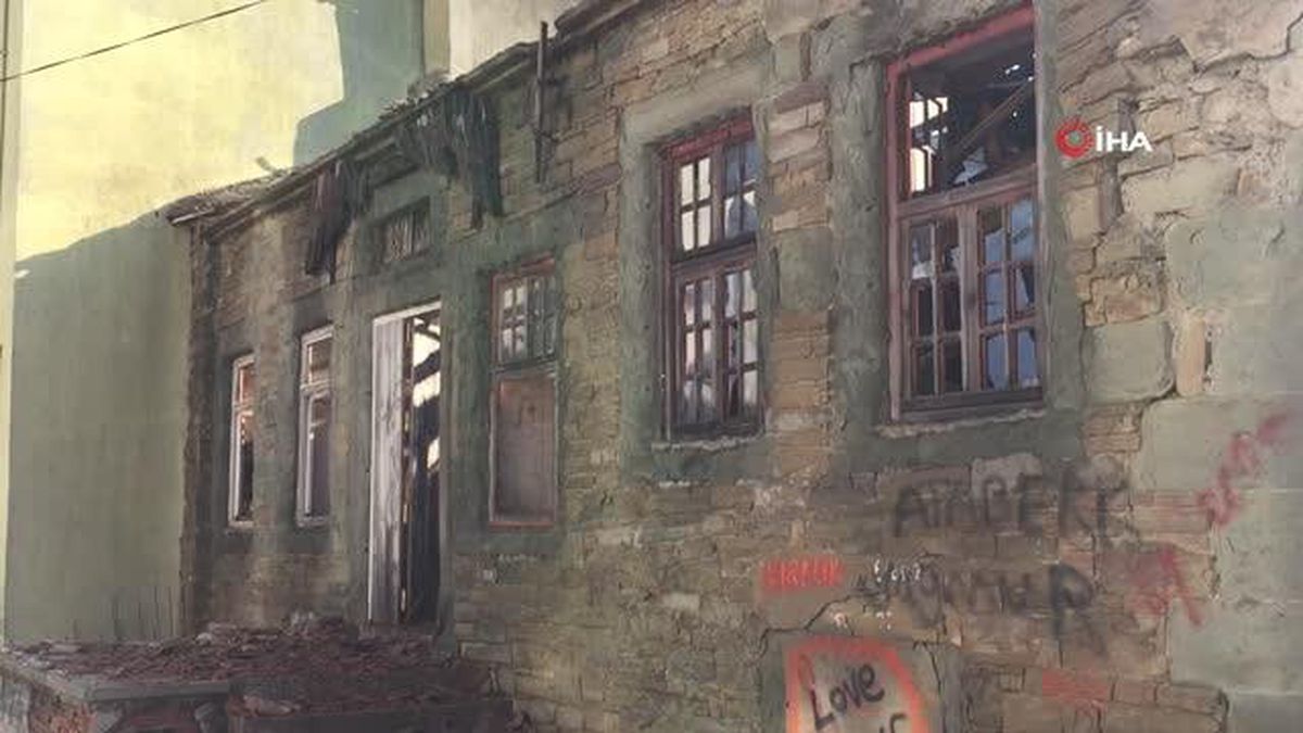 Keşan'daki tarihi binalara defineciler dadandı