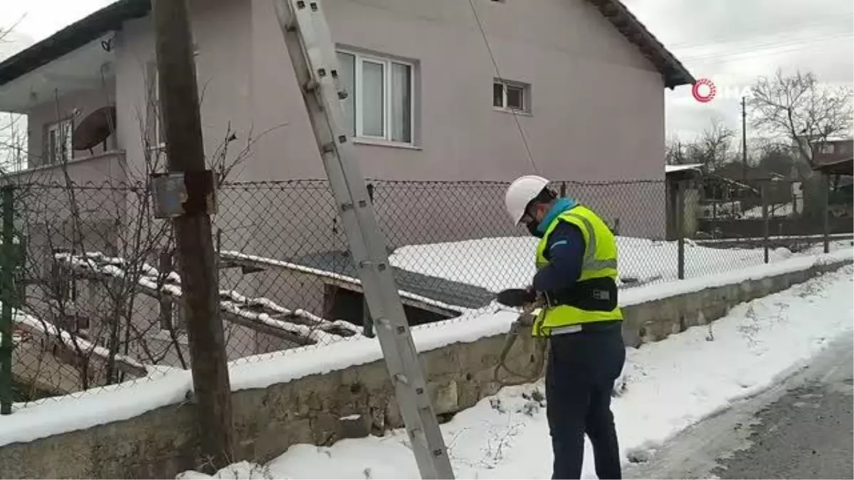 Tamir için çıktığı direkten düştü, 4 ay tedavi görünce işten çıkarıldı