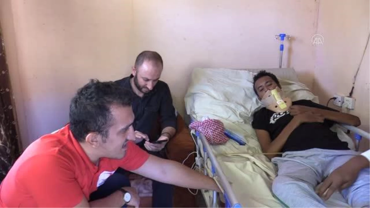 Türk hayırseverlerin tedavisine destek olduğu Sudanlı felçli genç yeniden yürümek istiyor