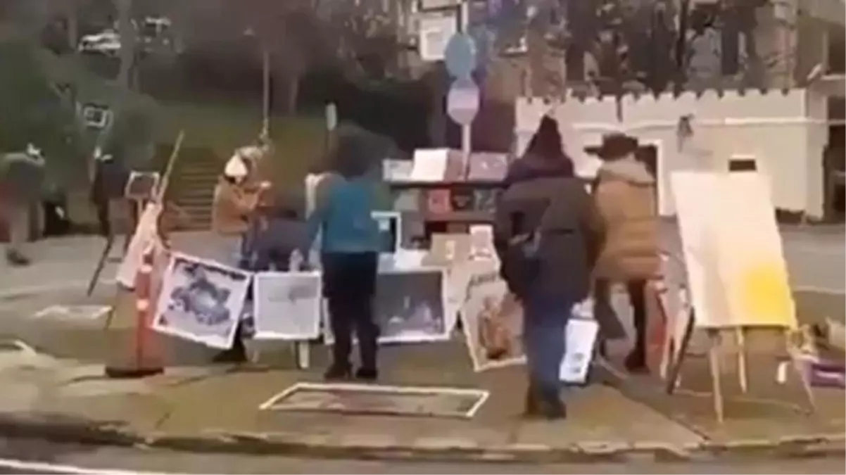 Boğaziçi Üniversitesi\'nde Kabe fotoğrafının yere serilmesine ilişkin Valilik\'ten açıklama: 5 kişi gözaltına alındı, 2 kişi hala aranıyor