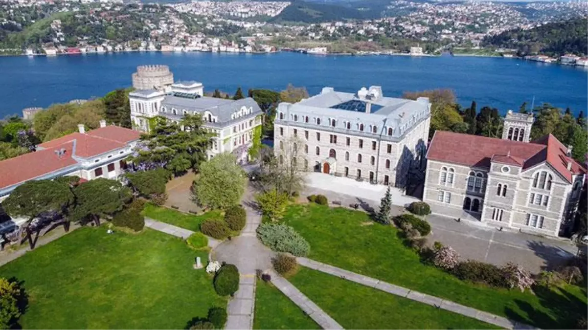 Boğaziçi Üniversitesi önünde Kabe fotoğrafının yere serilmesine ilişkin 4 kişi gözaltına alındı