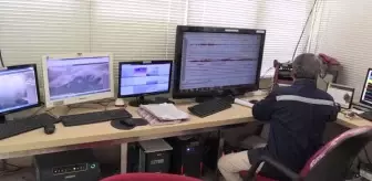 KALIURANG - Endonezya Jeofizik Merkezi: Merapi Yanardağı için bölge halkı tetikte olmalı