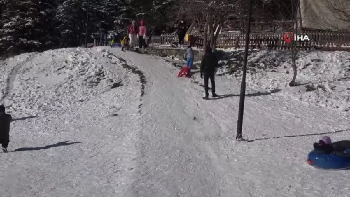 Kızağıyla donmuş göle hızla giden çocuğu muhabir son anda böyle kurtardı