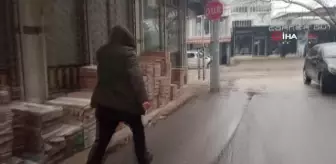 Kumar baskınında pencereden kaçarken yakalandılar...Kovalamaca anları kamerada