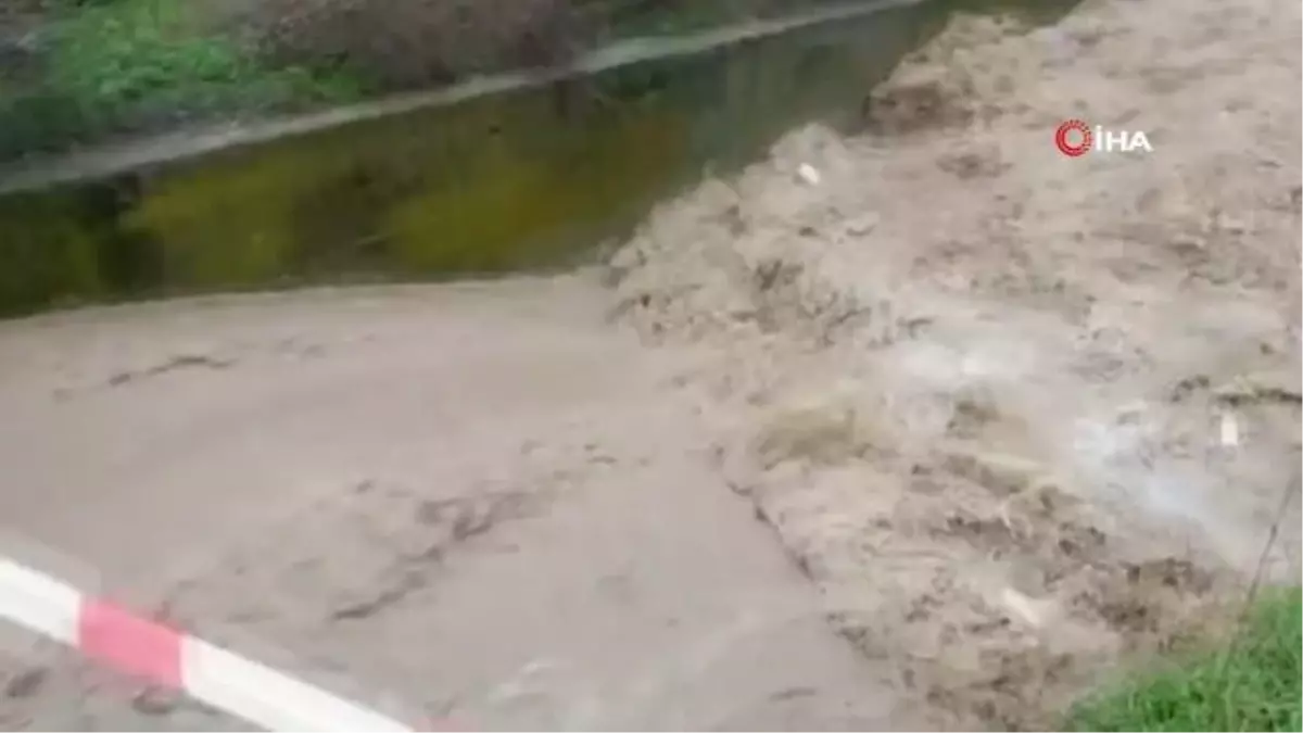 Manisa\'da şiddetli yağış: Vatandaşlar kepçeyle kurtarıldı