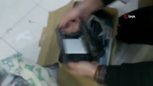 Son dakika! Polis piyasa değeri 1 milyon 462 lira değerinde kaçak telefon ele geçirdi Son dakika! Polis piyasa değeri 1 milyon 462 lira değerinde kaçak telefon ele geçirdi