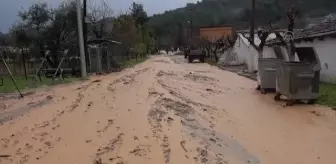 Manisa'da sağanak, su baskınlarına neden oldu
