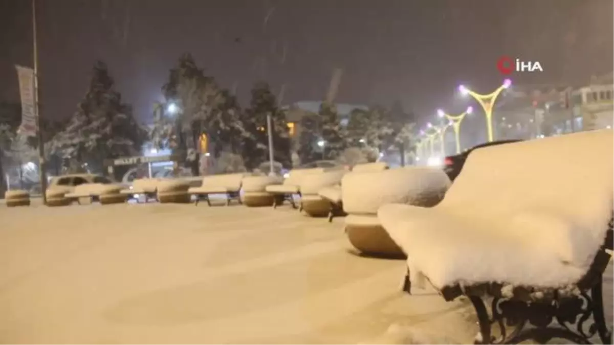 Erzincan\'da karla mücadele ekiplerinin gece mesaisi