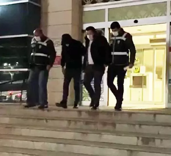 Tekerlek izini takip eden polis, inşaat malzemesi hırsızlarını yakaladı