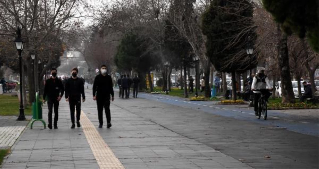 Uzman isimden korkutan uyarı: Pandeminin üçüncü dalgasına doğru gidiyoruz