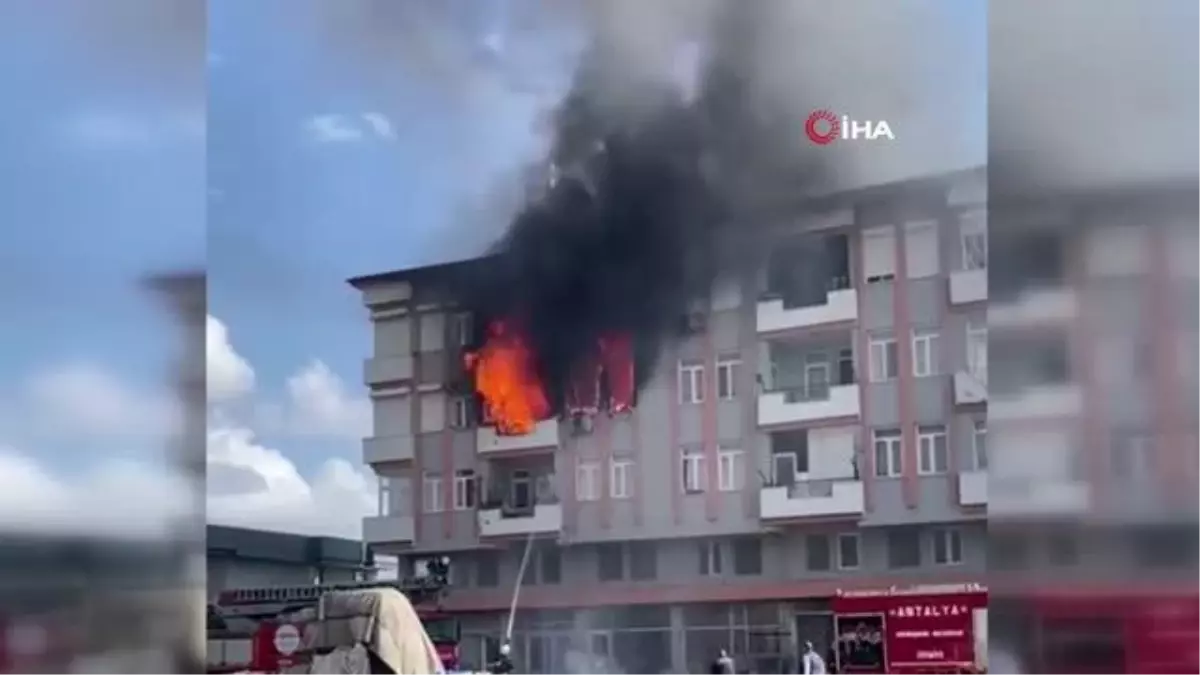 Son dakika haberleri... 2 daire kül oldu, vatandaşlar canlı yayın yarışına girdi