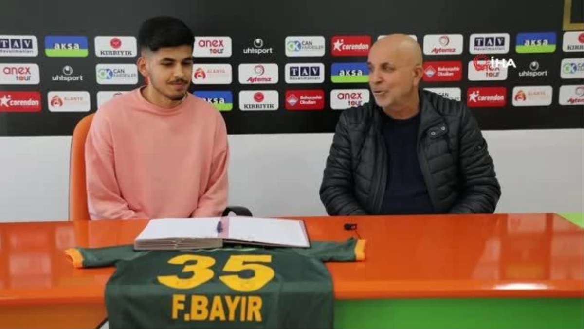 Alanyaspor genç stoperi renklerine bağladı