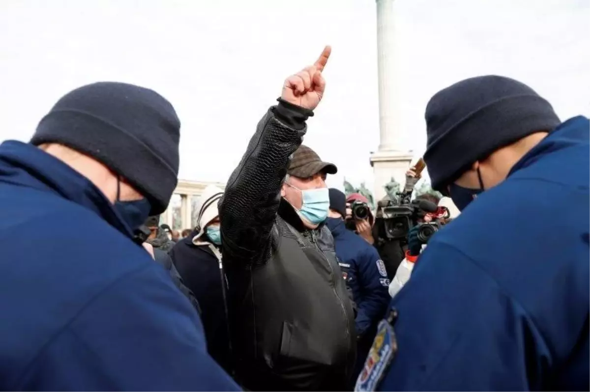 Covid: Macaristan\'da restoran, bar ve kafe sahipleri kısıtlamaları protesto etti: \'Bıçak kemiğe dayandı\'