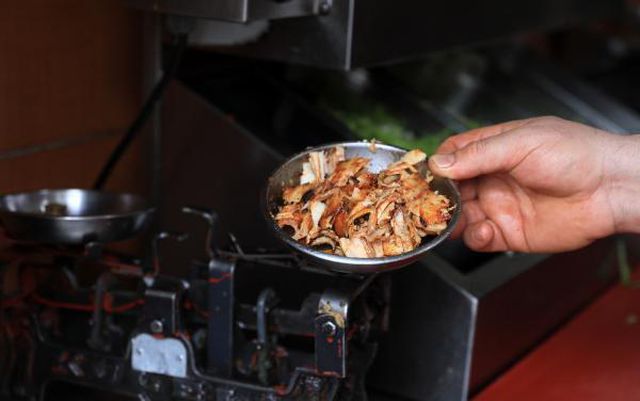 Vatandaşa döner diye tavuk derisi, kıyma, sakatat hatta tek tırnaklı hayvan eti yediriyorlar - Son Dakika Ekonomi