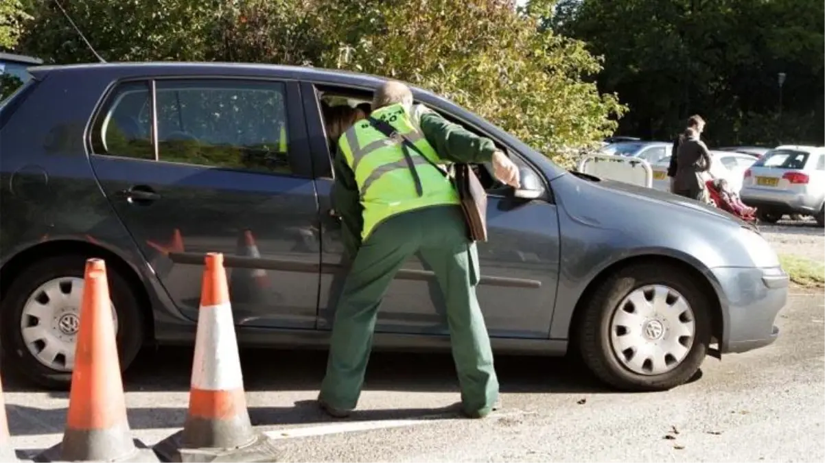 Hayvanat bahçesinde çalışan 20 yıllık sahte otopark görevlisi, servetiyle yurt dışına kaçtı