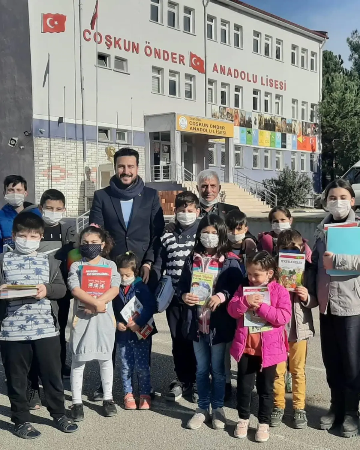 "İyilik Hareketi" üyelerinden Tokat\'taki 20 çocuğa hediye