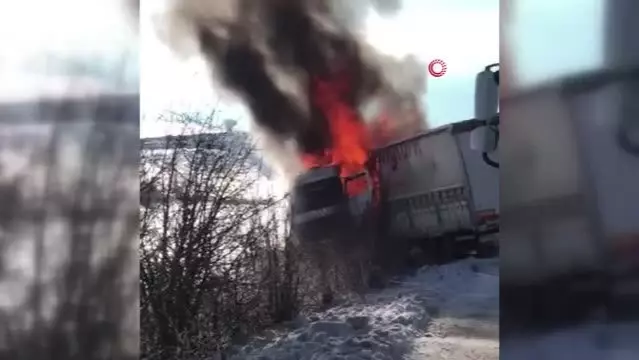 Yoldan çıkan tır alev alev yandı