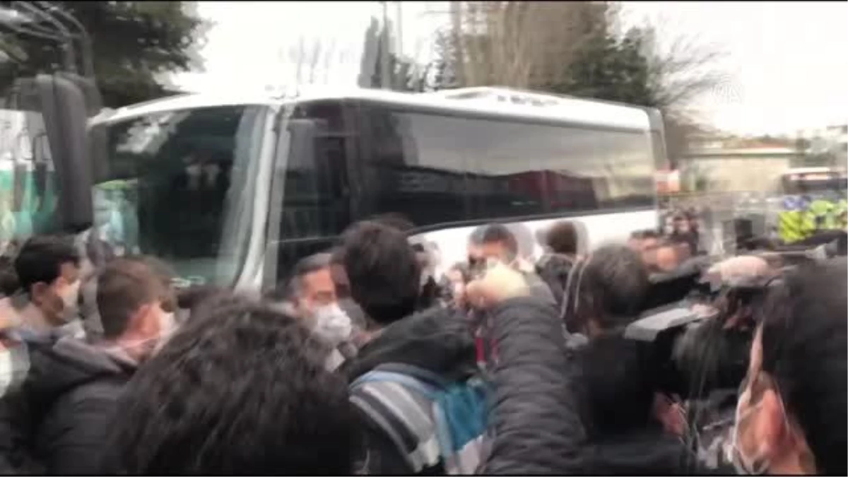 Son dakika haberi... Kadıköy\'de Boğaziçi Üniversitesindeki gösterilere destek için toplanan 93 kişi gözaltına alındı (2)