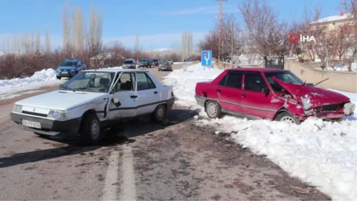 Otomobiller çarpıştı : 3 yaralı