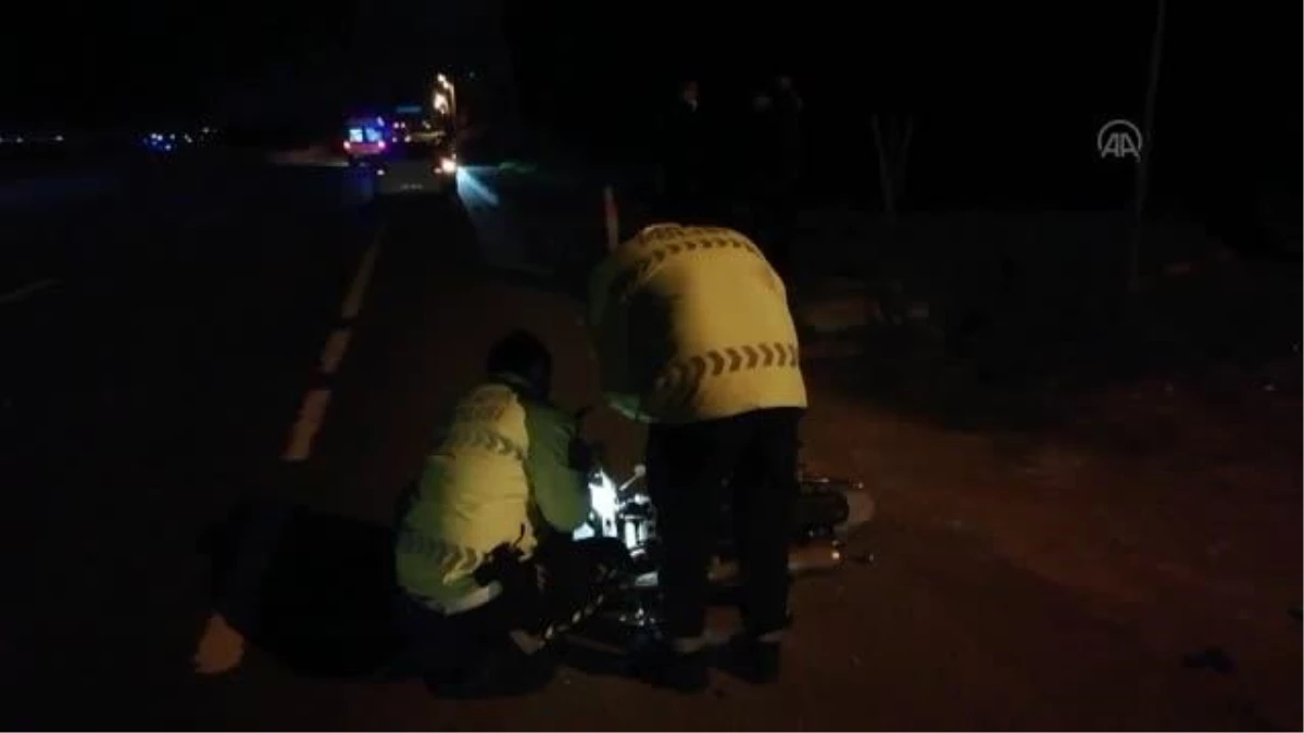 Pikapla motosiklet çarpıştı: 1 ölü, 1 yaralı