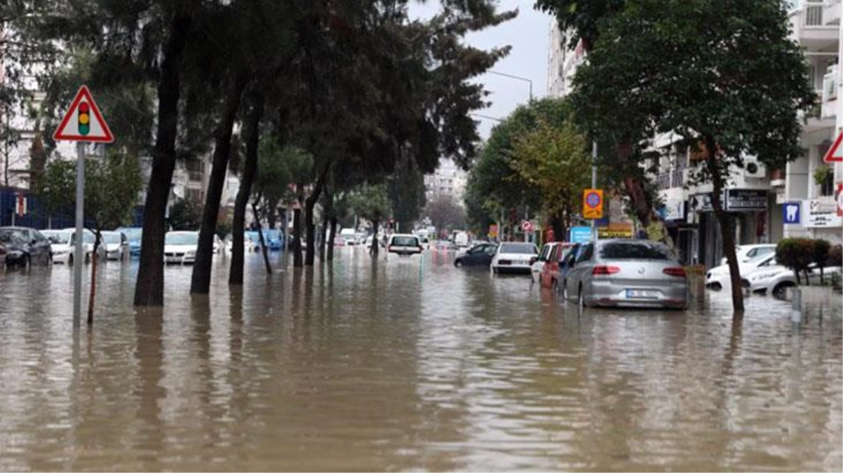 Selin vurduğu İzmir\'de Yeniköy mahallesi tahliye ediliyor