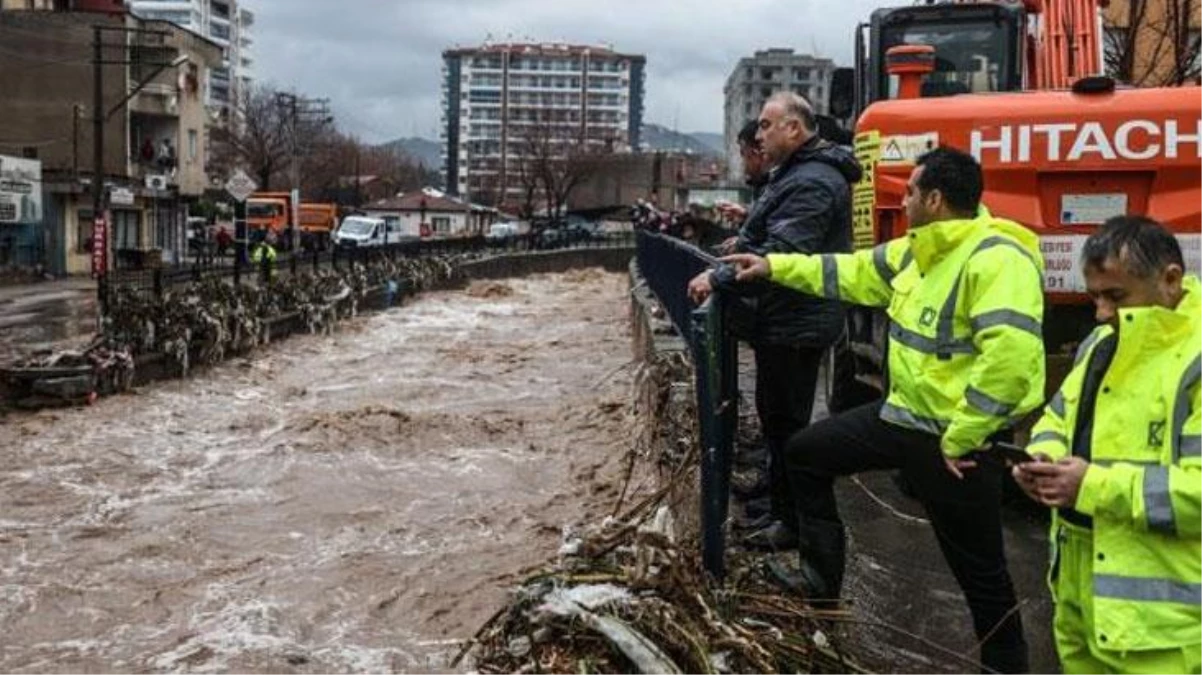 Tunç Soyer İzmir\'deki felaketin boyutunu bu sözlerle aktardı: 2020\'deki yağışın yüzde 18\'i bir gecede yağdı
