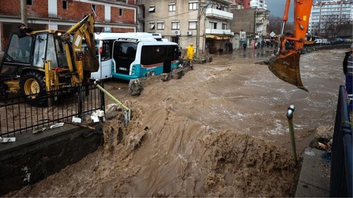 Son Dakika: İzmir\'deki selde can kaybı! Menderes ilçesinde 1 kişi hayatını kaybetti