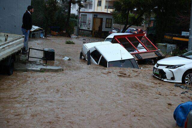 Son Dakika: İzmir'deki selde can kaybı! Menderes ilçesinde 1 kişi hayatını kaybetti Son Dakika: İzmir'deki selde can kaybı! Menderes ilçesinde 1 kişi hayatını kaybetti