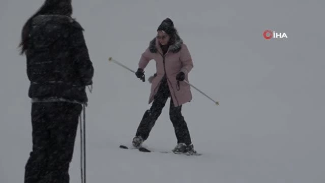 Uludağ'da kayak malzemeleri tek tek dezenfekte ediliyor