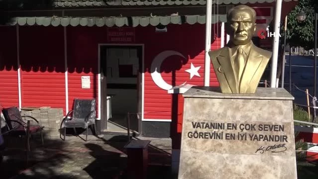 Son dakika haber! Yokluk içinde büyüyen muhtar maaşını yoksul çocuklara harcıyor