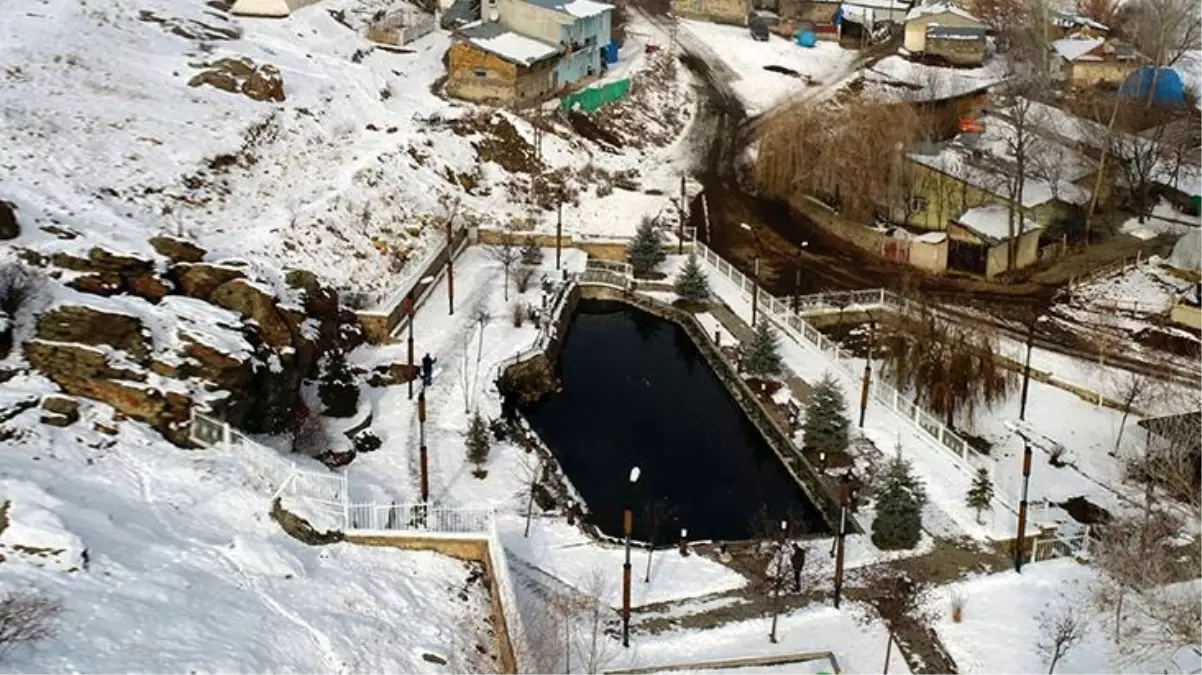 Eksi 50 derece havada bile donmayan Balıklı Göl, görenleri şaşkına çeviriyor