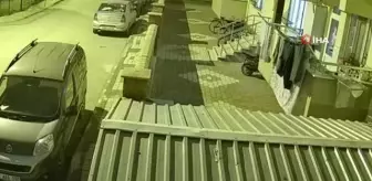 Kendi bisikleti gibi alıp gitti...Hırsızlık anı kamerada