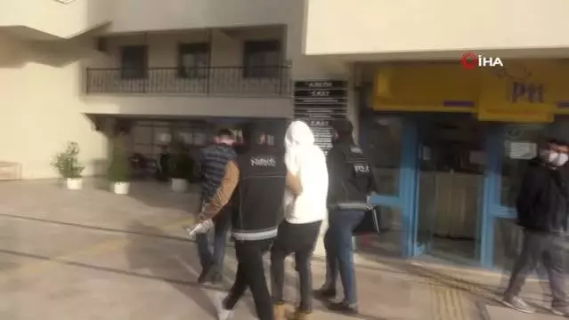 Polisleri görünce uyuşturucu hapı yuttu, kurtulamadı