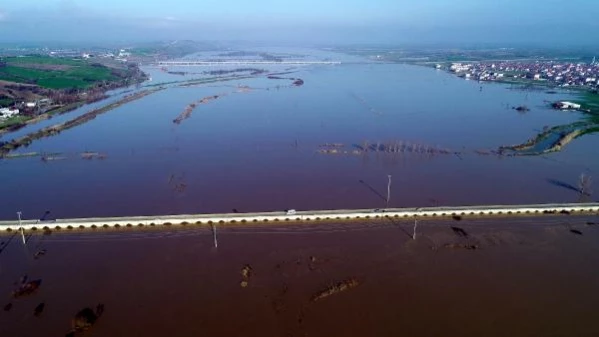 'Turuncu alarm' verilen Ergene Nehri taştı, bölge su altında kaldı