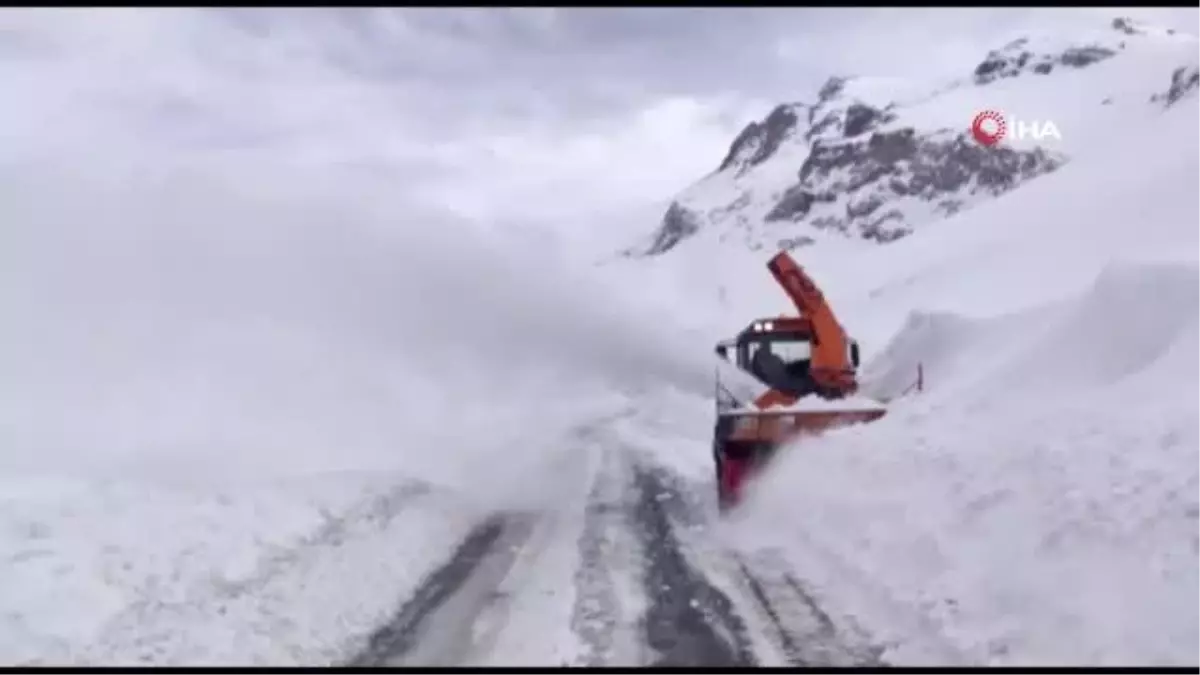 VanBahçesaray yolu ulaşıma açıldı