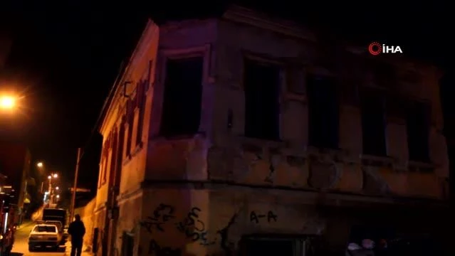 Alaşehir'de çatısı çöken bina tarihi tescilli çıktı