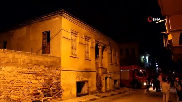 Alaşehir'de çatısı çöken bina tarihi tescilli çıktı