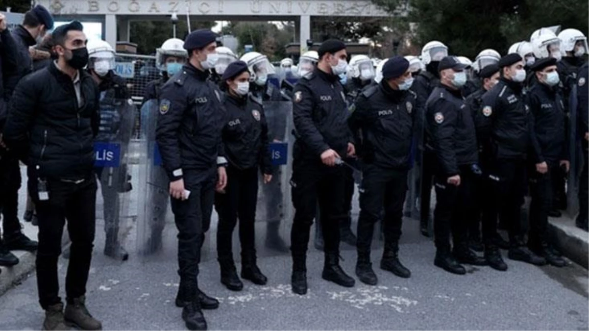 Boğaziçi Üniversitesi eylemcilerinden 30\'u tutuklama talebiyle mahkemeye sevk edildi