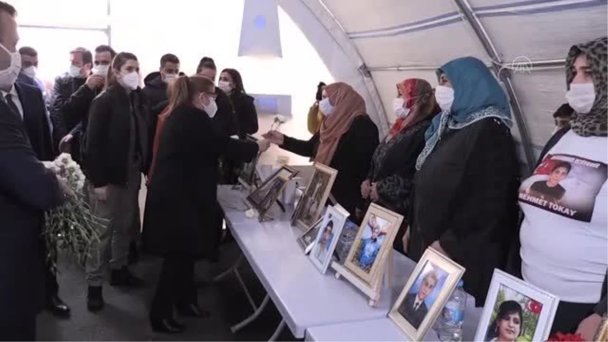 Son dakika haberi: DİYARBAKIR - Ticaret Bakanı Ruhsar Pekcan, Diyarbakır annelerini ziyaret etti