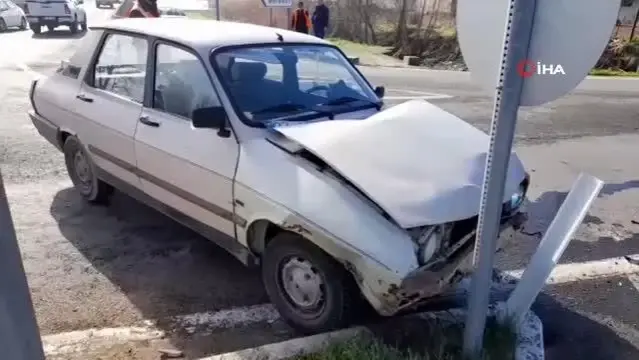 Edirne'de feci kaza...Bu araçtan sağ kurtuldular